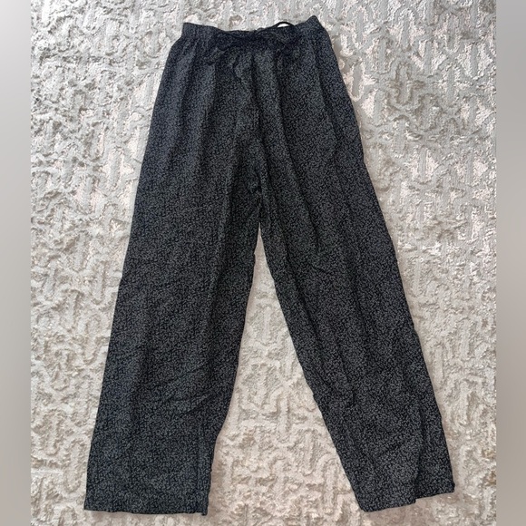 Vintage Pants - Vintage Blue Black floral print Pants with toe waist made in USA petite